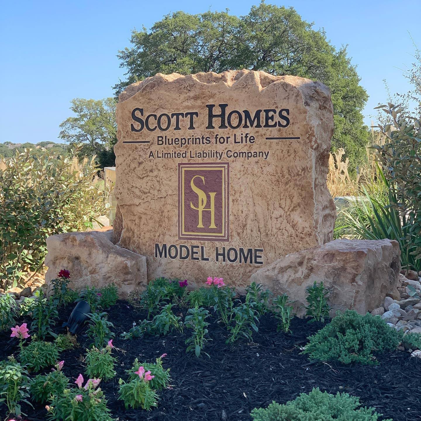 Custom commercial sign made of engineered stone in Houston by Bedrock Boulders.