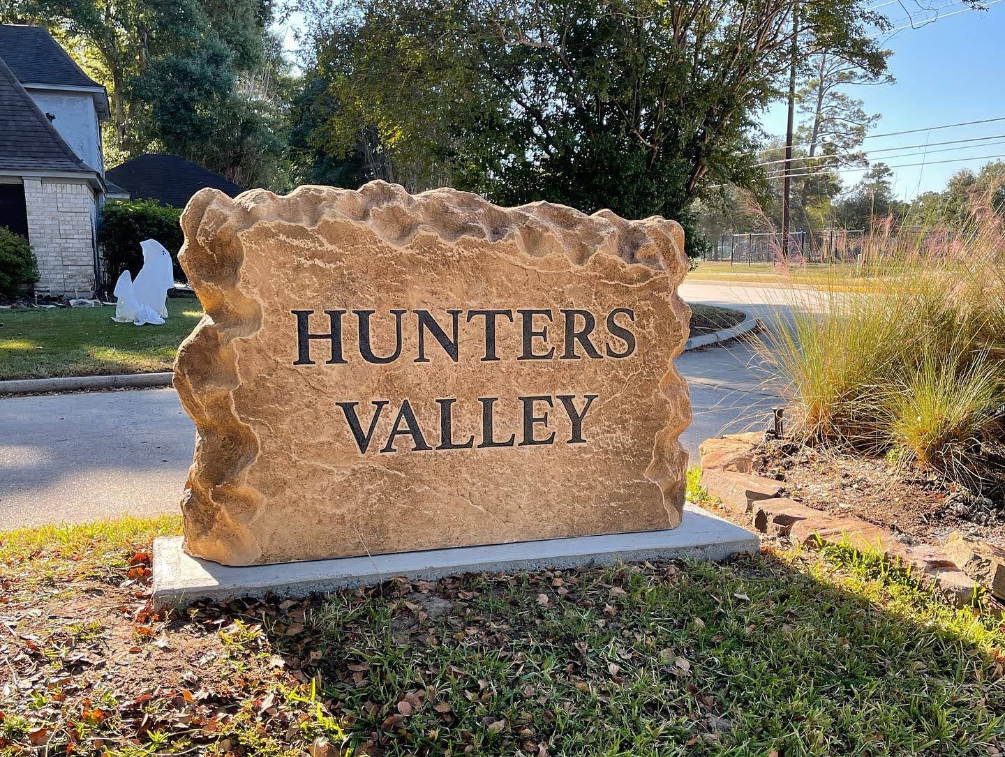 Custom commercial sign made of engineered stone in Houston by Bedrock Boulders.