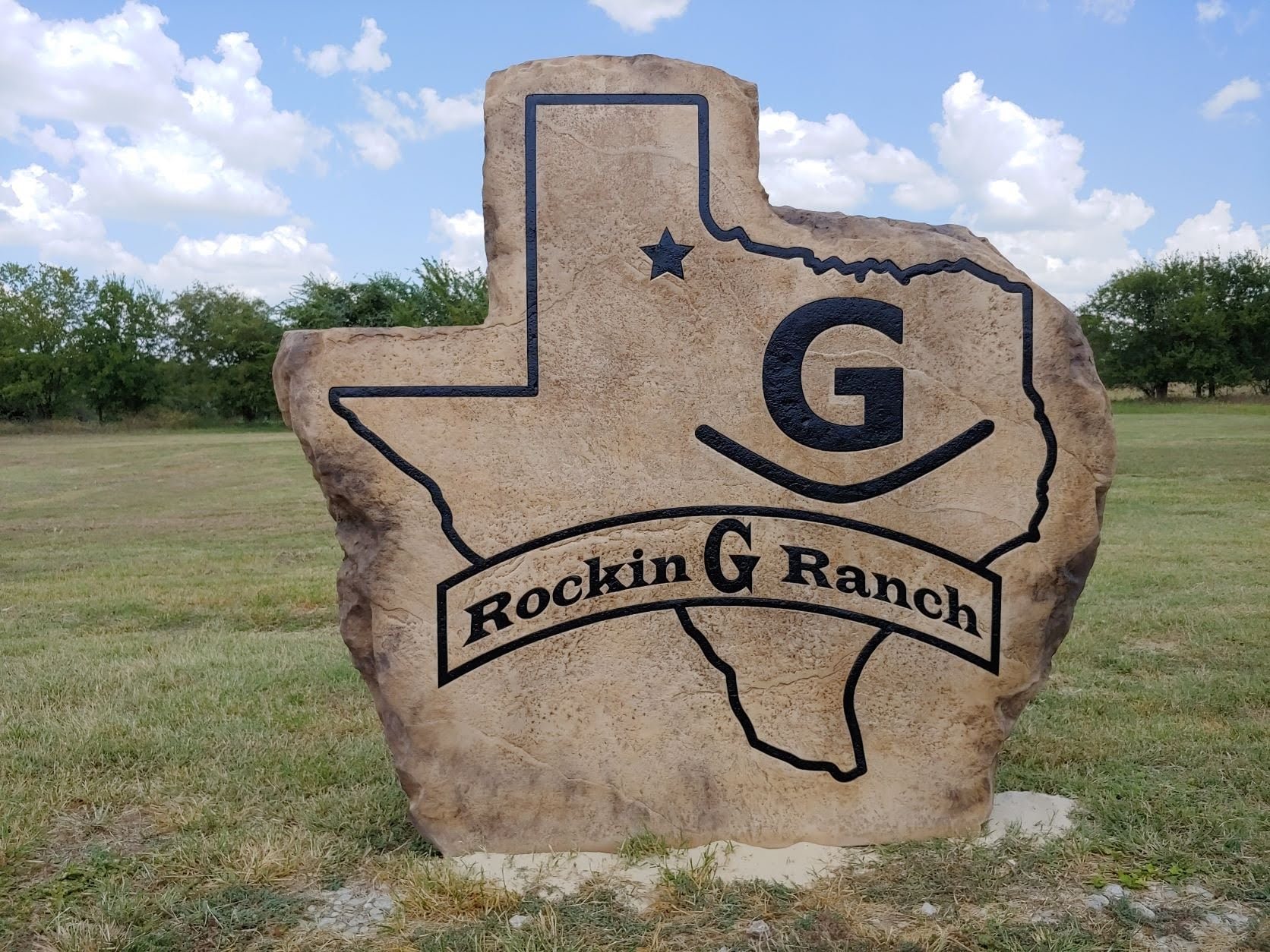 Custom ranch sign made of engineered stone in Houston by Bedrock Boulders.